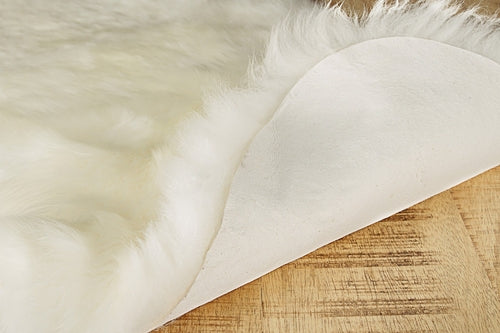 Round Off-White Sheepskin Rug