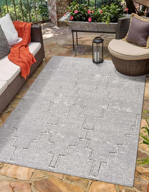 Gray Aztec High-Low Textured Indoor/Outdoor Area Rug