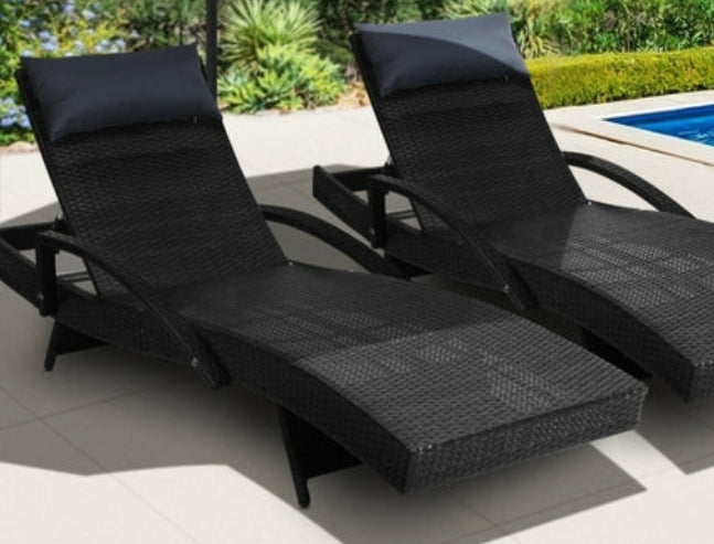 Set of 2 Outdoor Sun Loungers – Wicker Rattan Reclining Chairs with Cushions