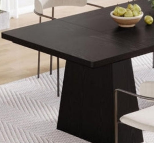 Noirline Dining Table