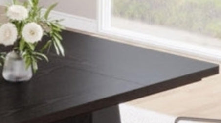 Noirline Dining Table